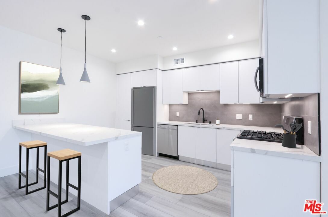 Property Photo: 11800 Courtleigh Dr CA 90066