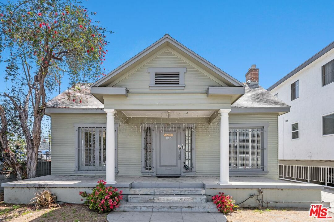 Property Photo: 206 N Oxford Ave CA 90004