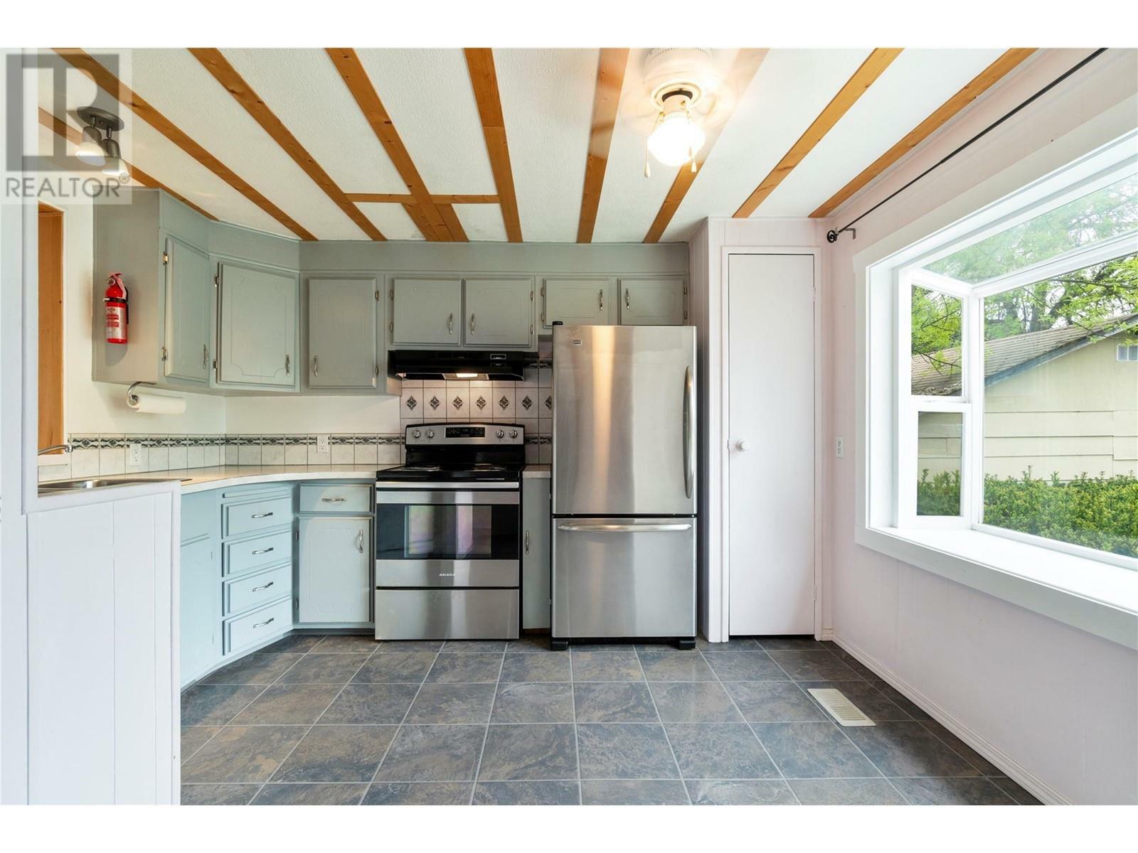 Property Photo: 1361 30 Street Southeast 98 BC V1E 2N4