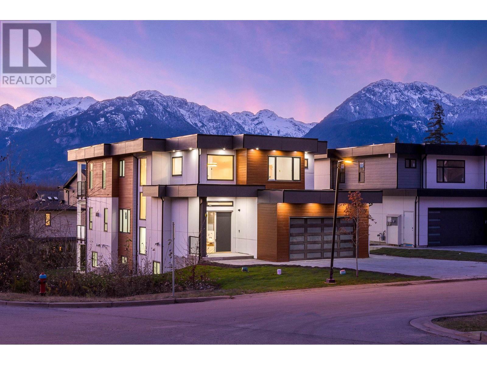 Property Photo: 3385 Mamquam Road 1 BC V8B 0E3