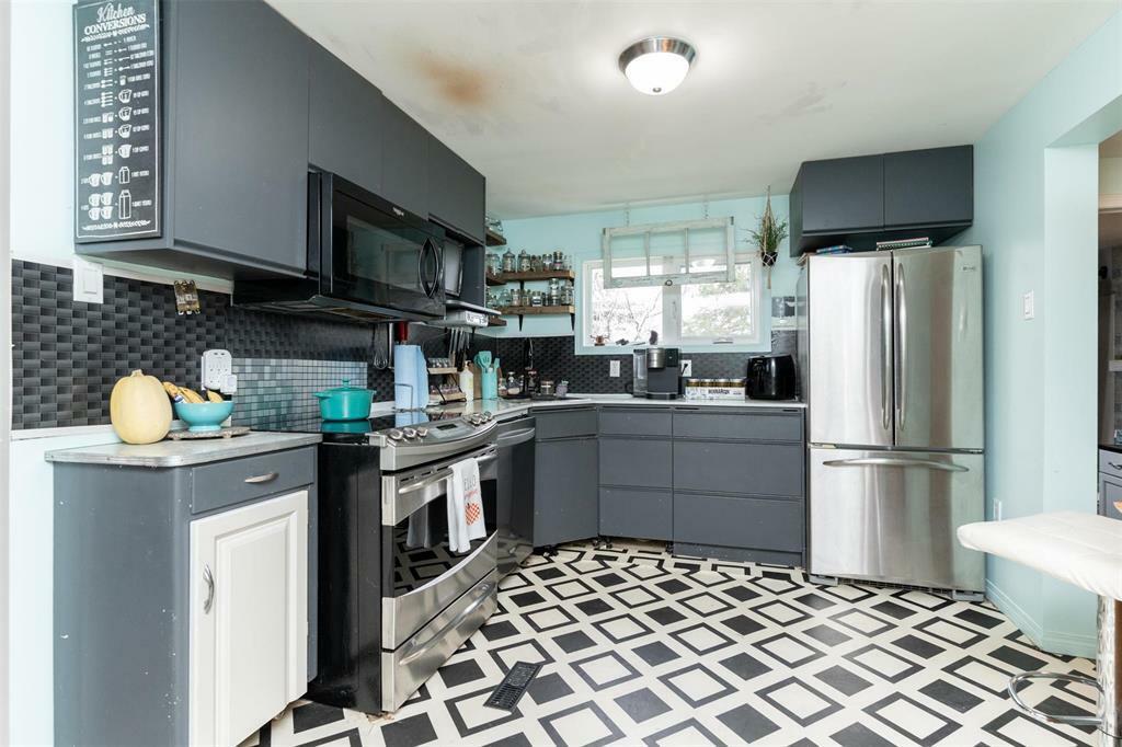 Property Photo: 805 Selkirk Avenue MB R1A 4L4