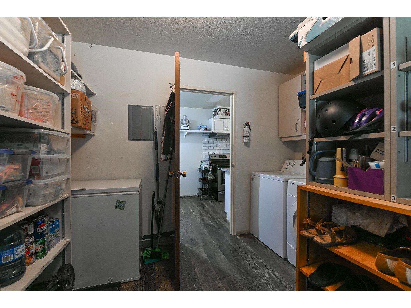 Photo de la propriété: 13990 74 60 BC V3W 7E6