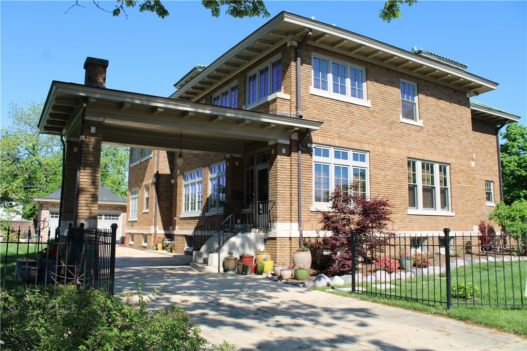 Property Photo: 300 W North 1st Street IL 62565