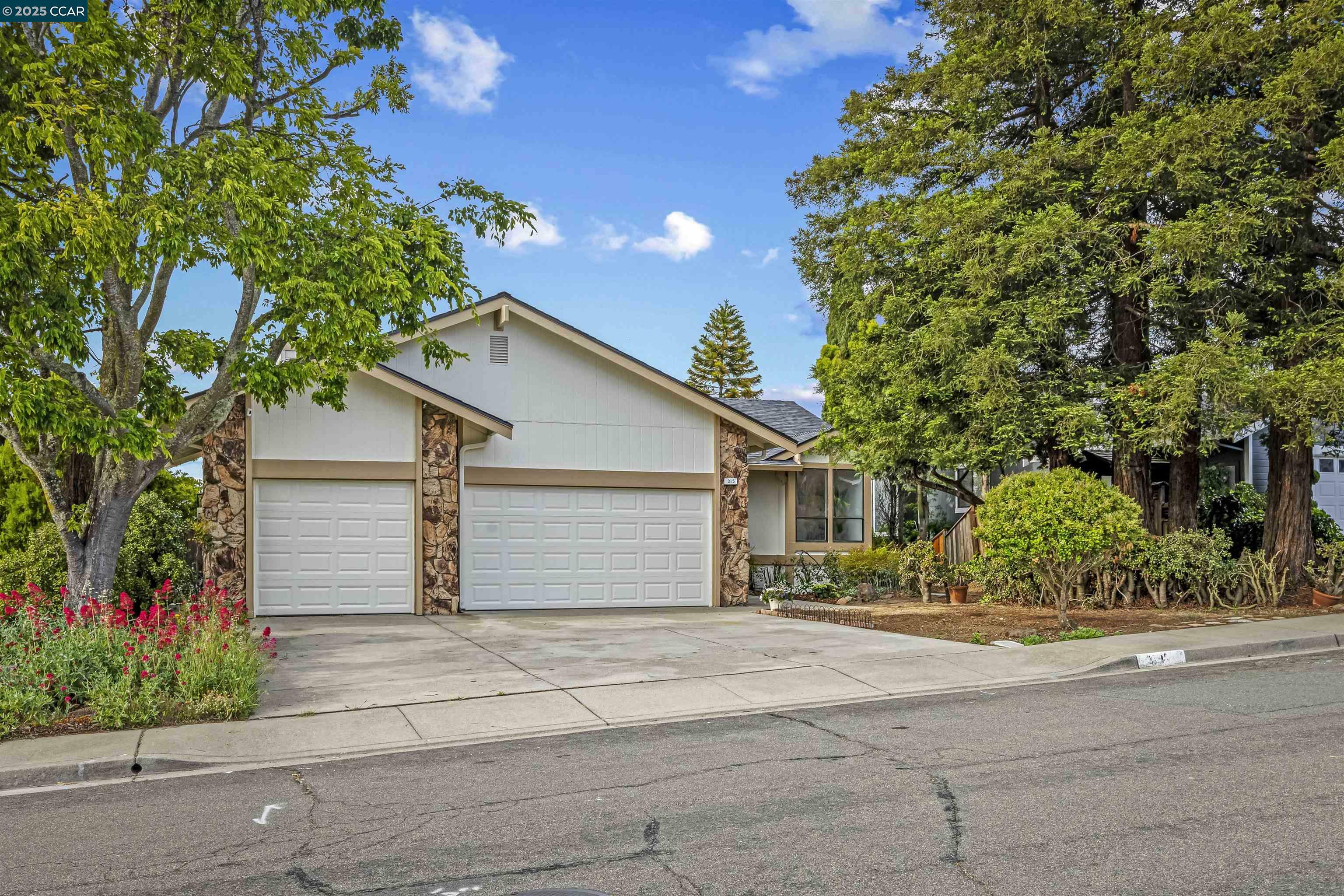 Property Photo: 315 Duperu Dr CA 94525