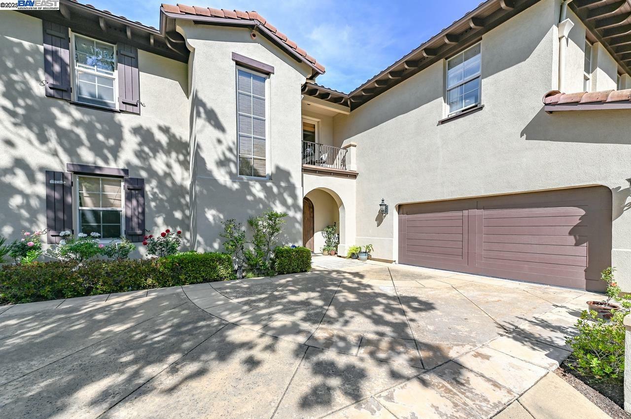 Property Photo: 3560 Ovella Way 8 CA 94566