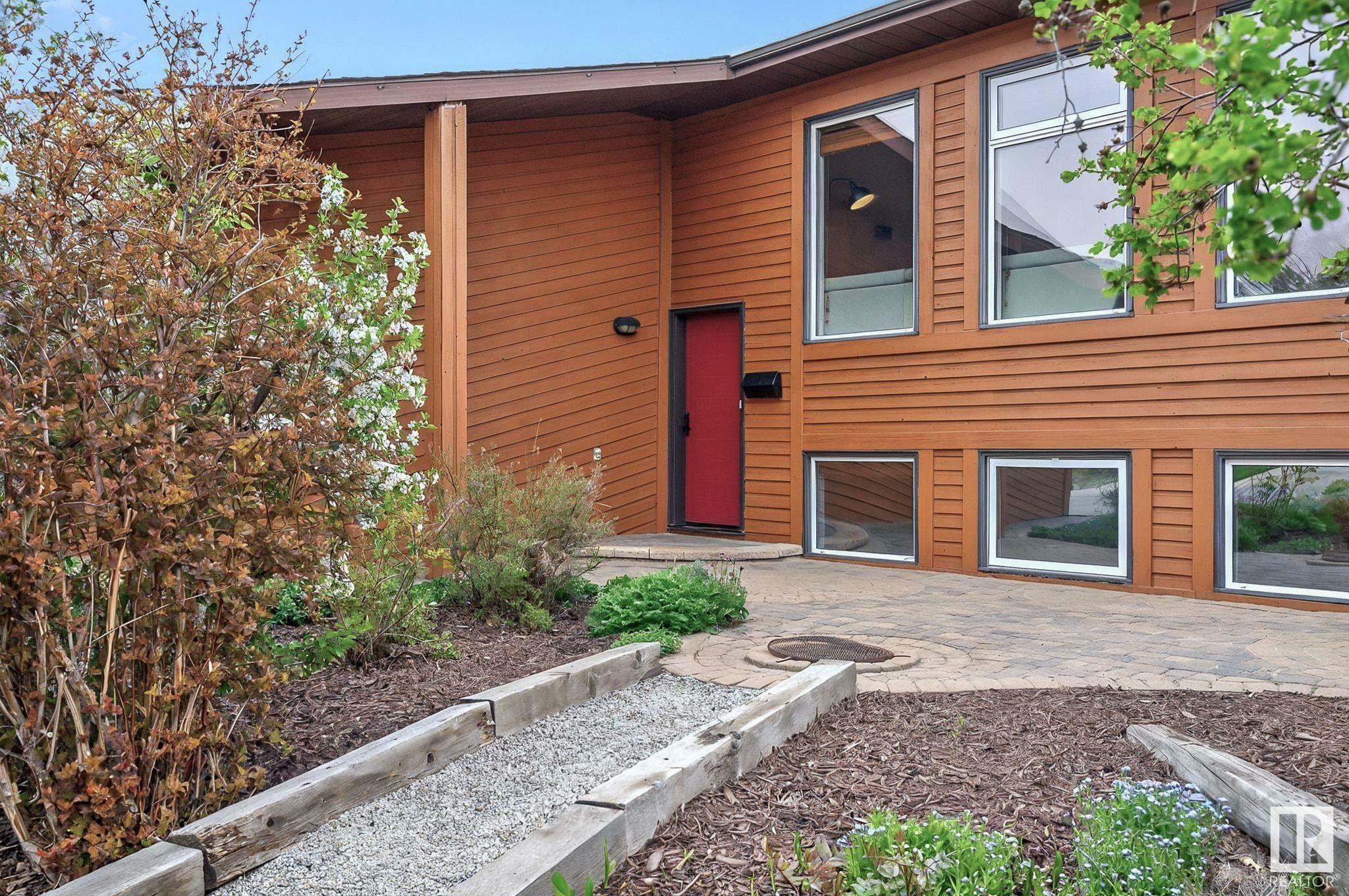 4351 147 Street NW  Edmonton AB T6H 5V3 photo