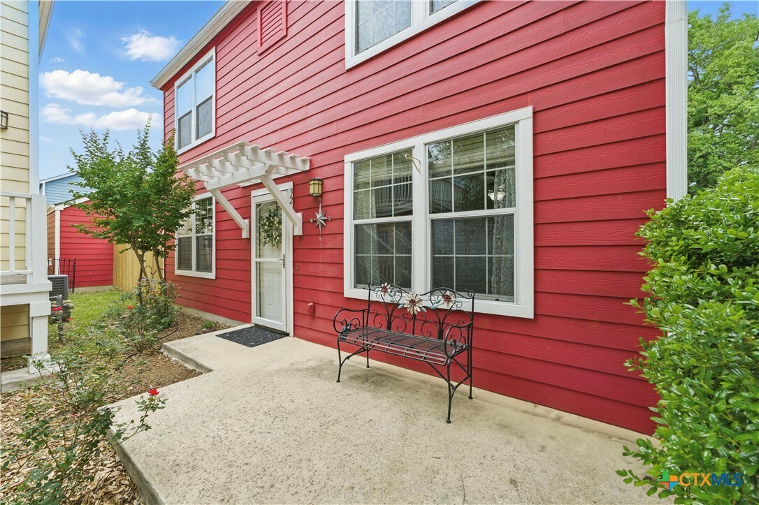 Property Photo: 326 Trestle Tree TX 78666