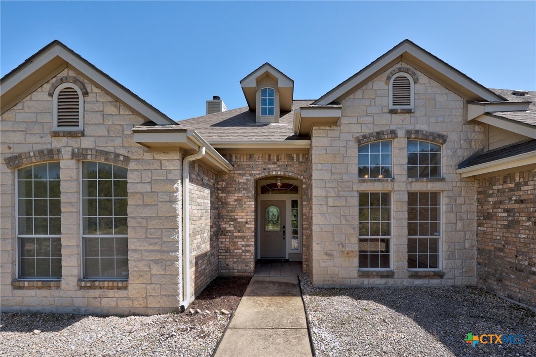 Property Photo: 498 Aspen Circle TX 76549