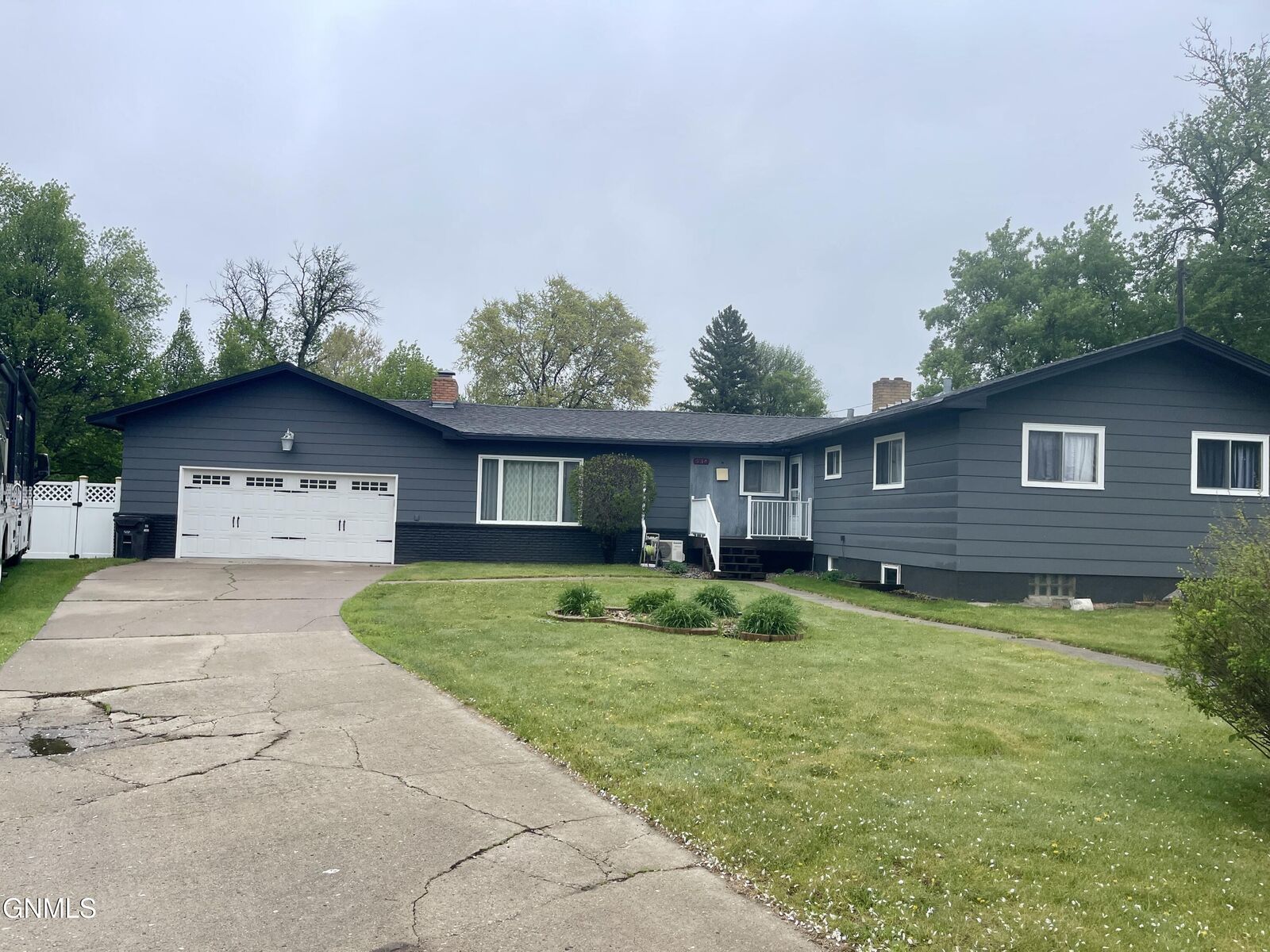 Property Photo:  934 2nd Avenue NW  ND 58401 