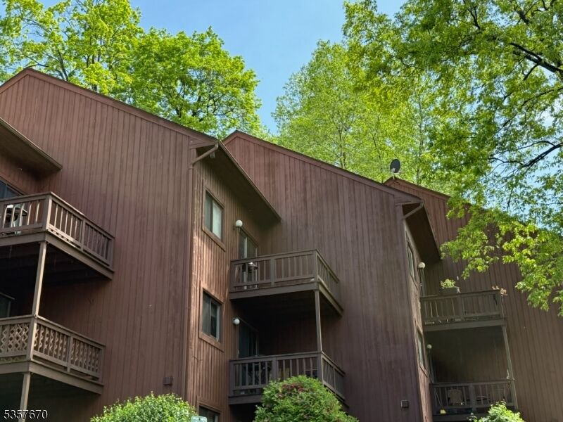 Property Photo:  7 Deer Valley Ln 6  NJ 07462 