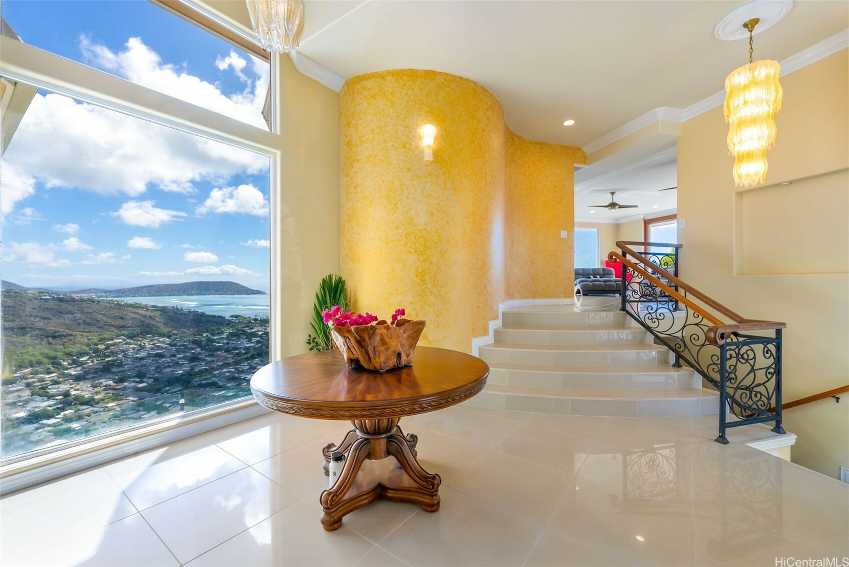 Property Photo: 5201 Kuaiwi Place HI 96821