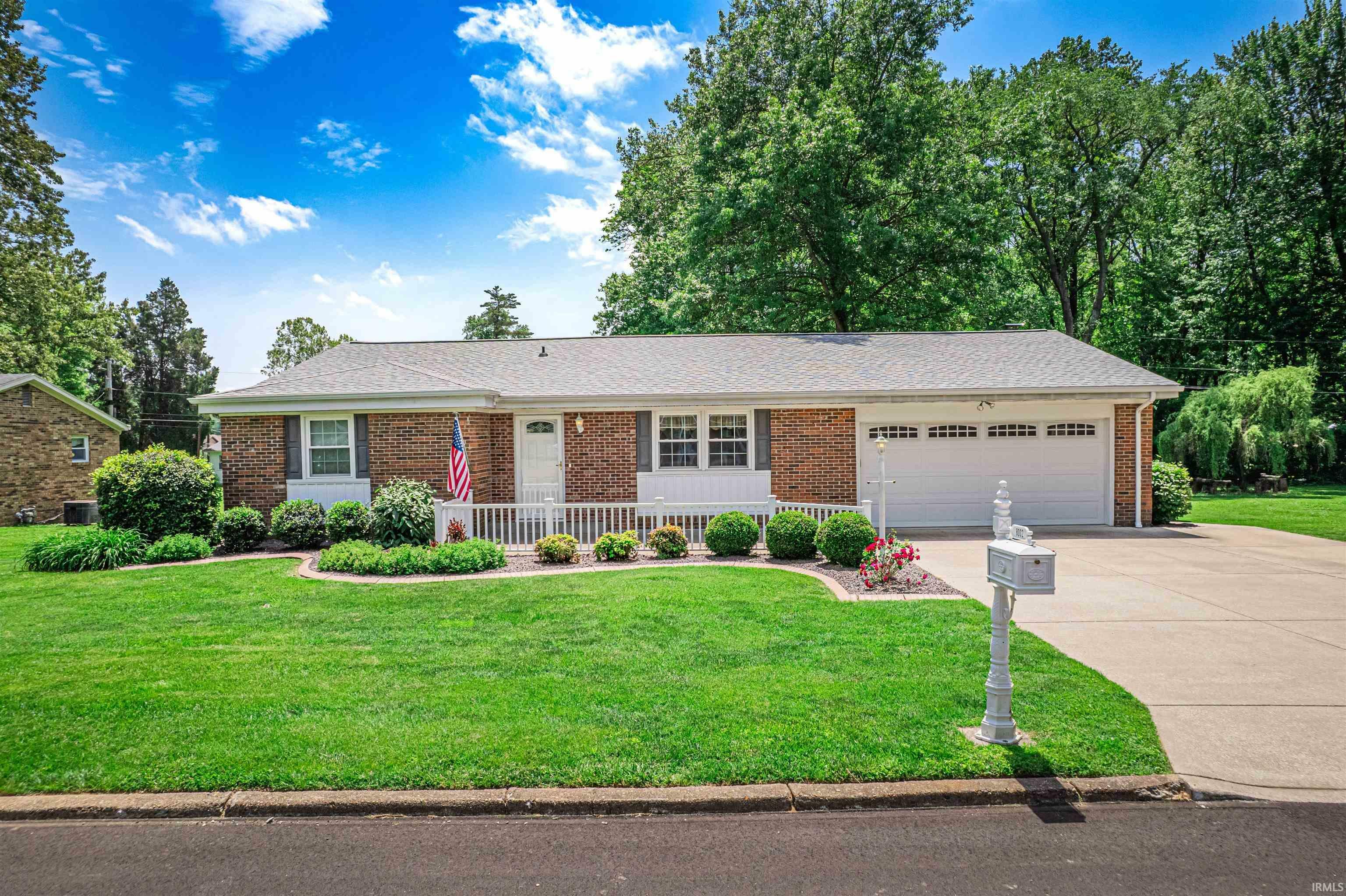 8002 Pine Creek Drive  Evansville IN 47710 photo