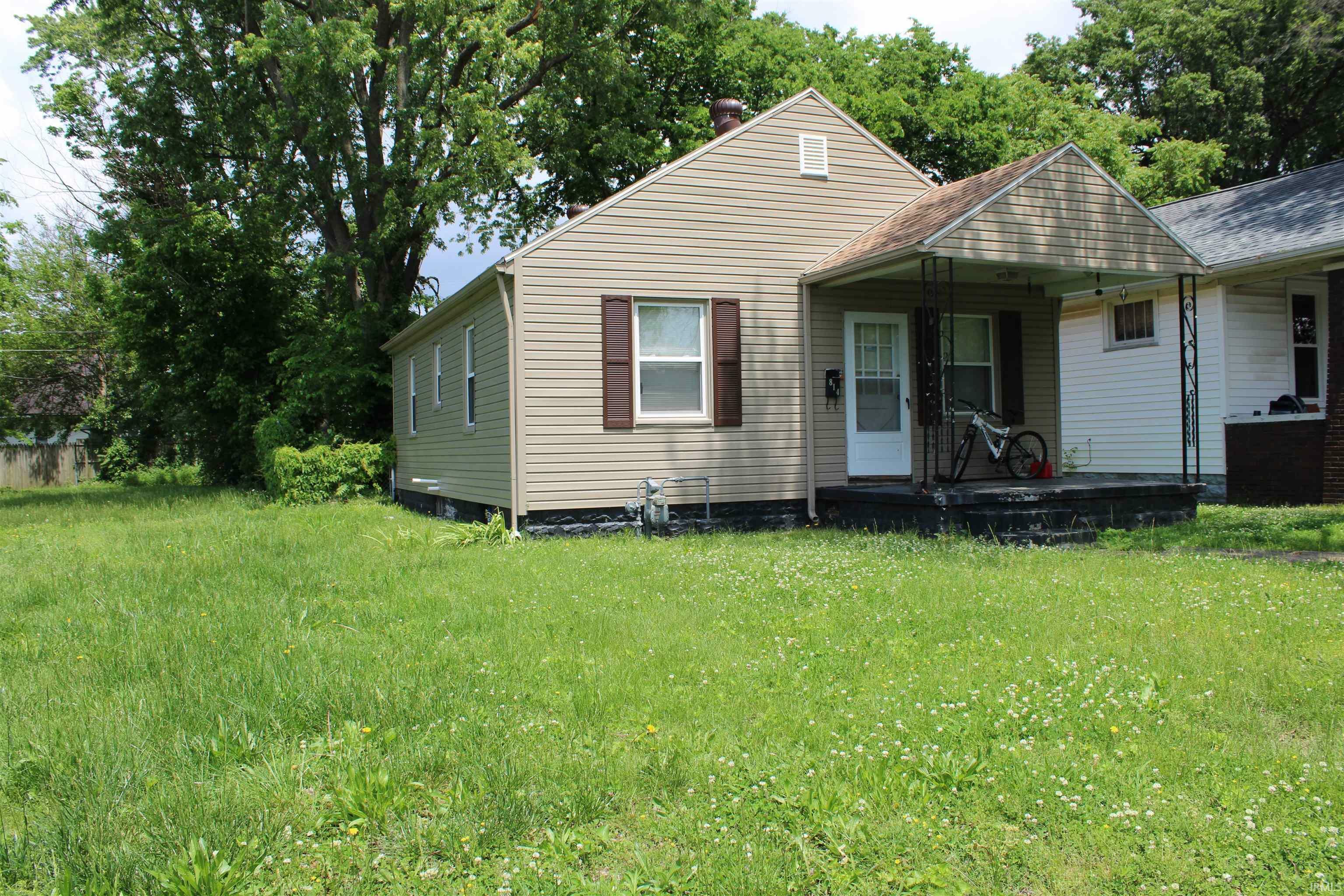 Property Photo: 814 Taylor Avenue IN 47713-2672