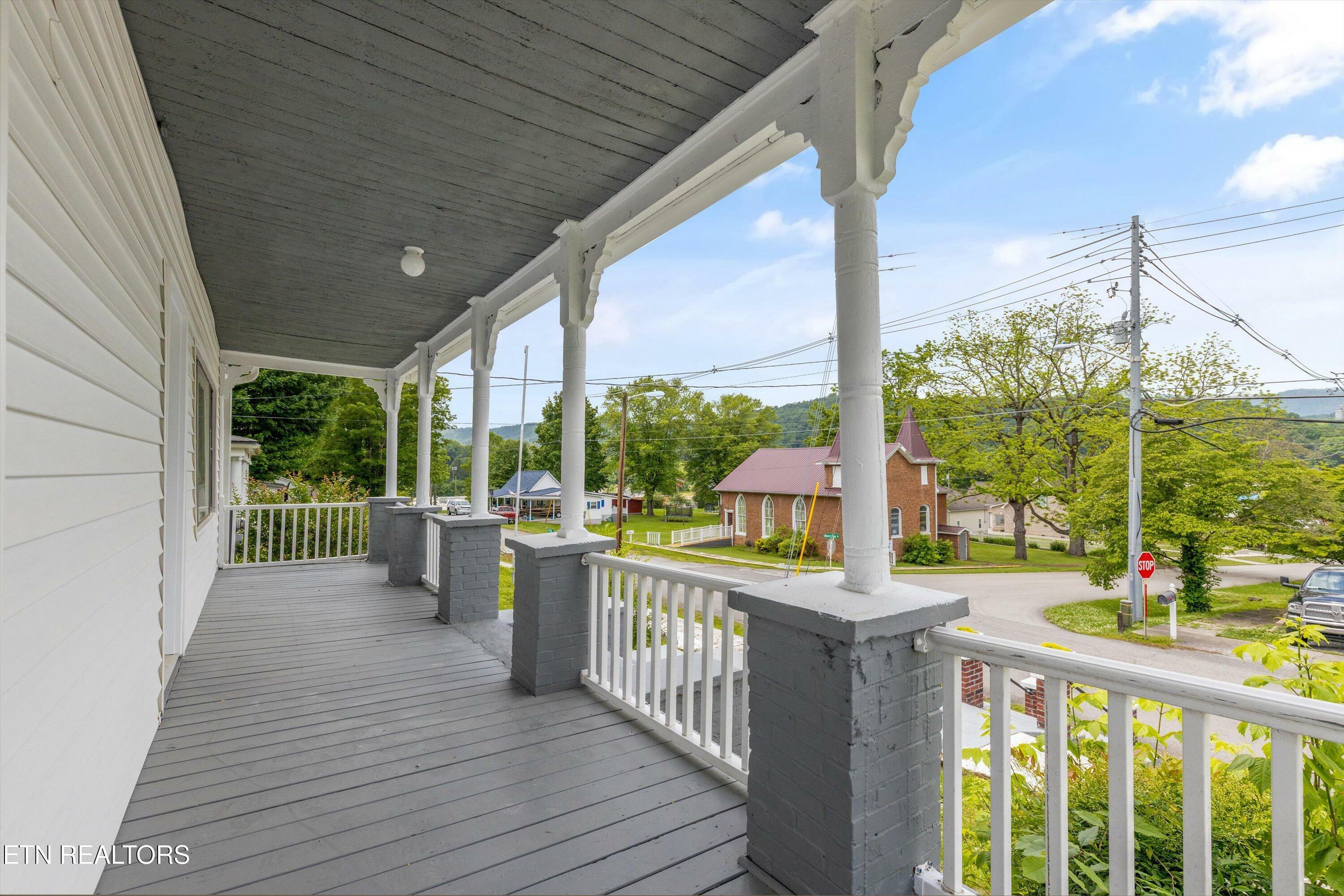 Property Photo: 313 W Spring St TN 37840