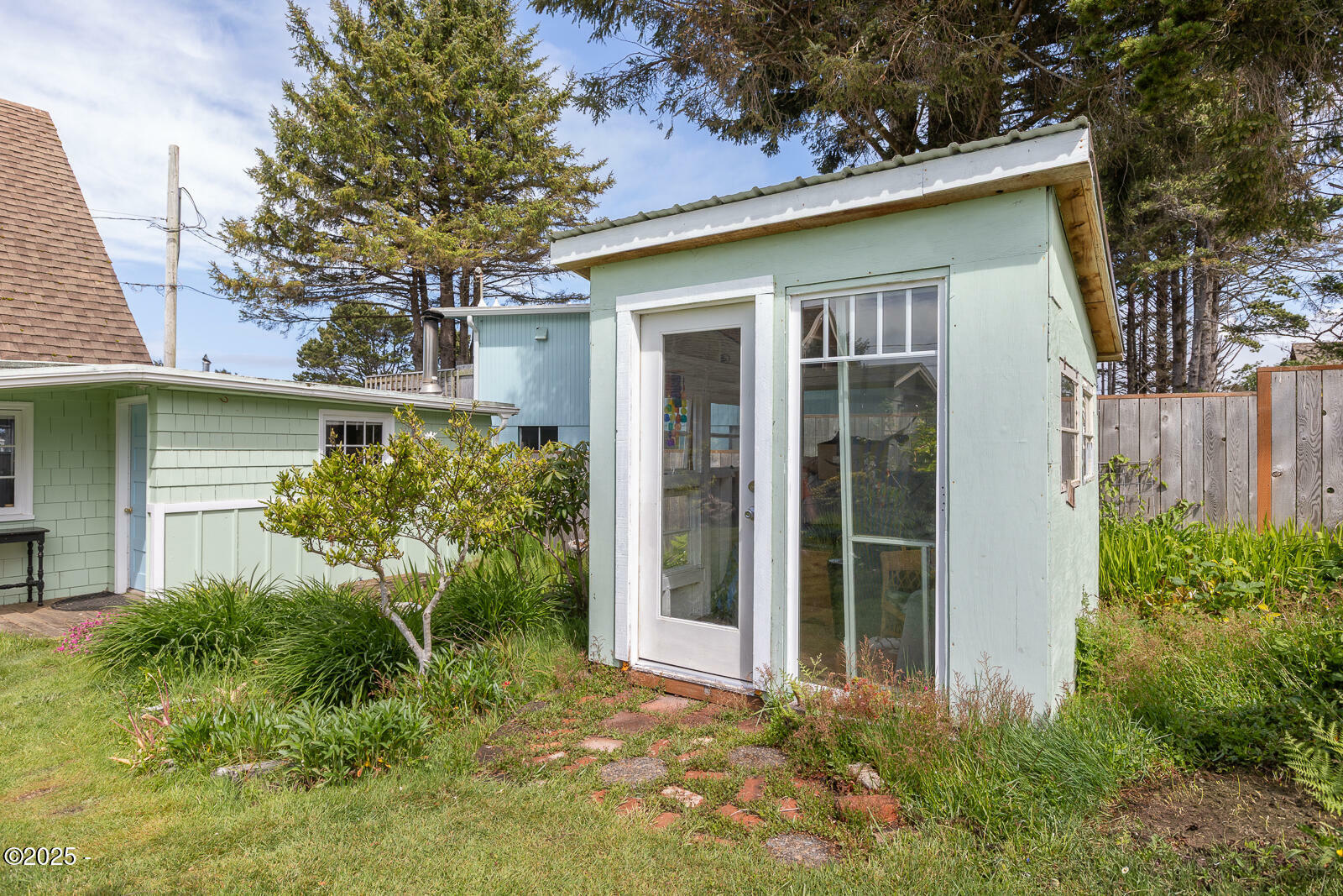 Property Photo: 3018 NW Mast Avenue OR 97367