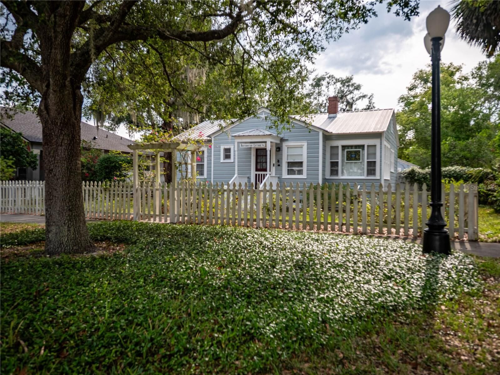 Property Photo:  1102 S Oak Avenue  FL 32771 