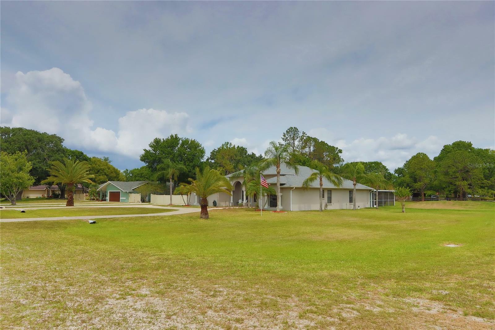 Property Photo: 12501 Palomino Court FL 33626