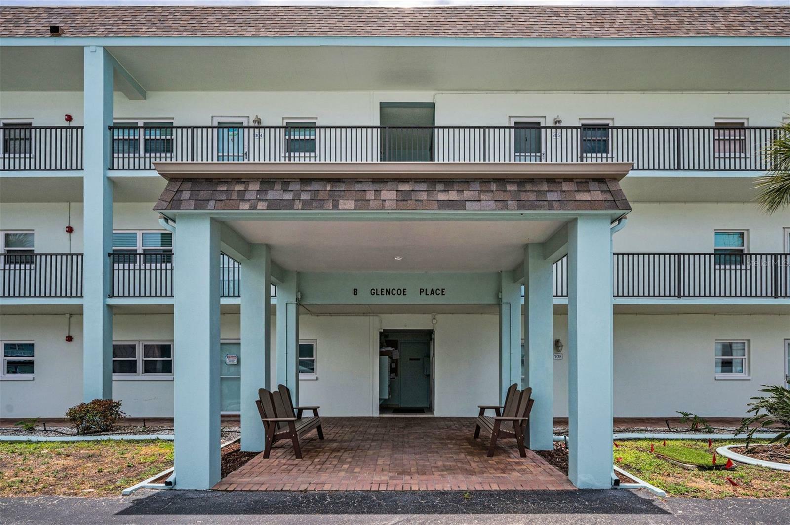 Property Photo: 8 Glencoe Place 305 FL 34698