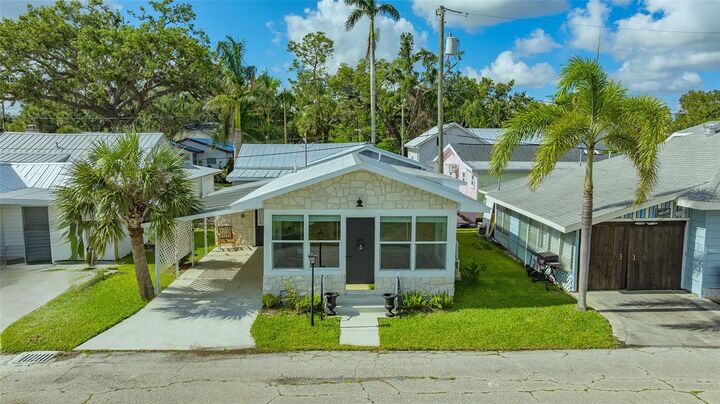 Property Photo: 13 Oak Street FL 34208