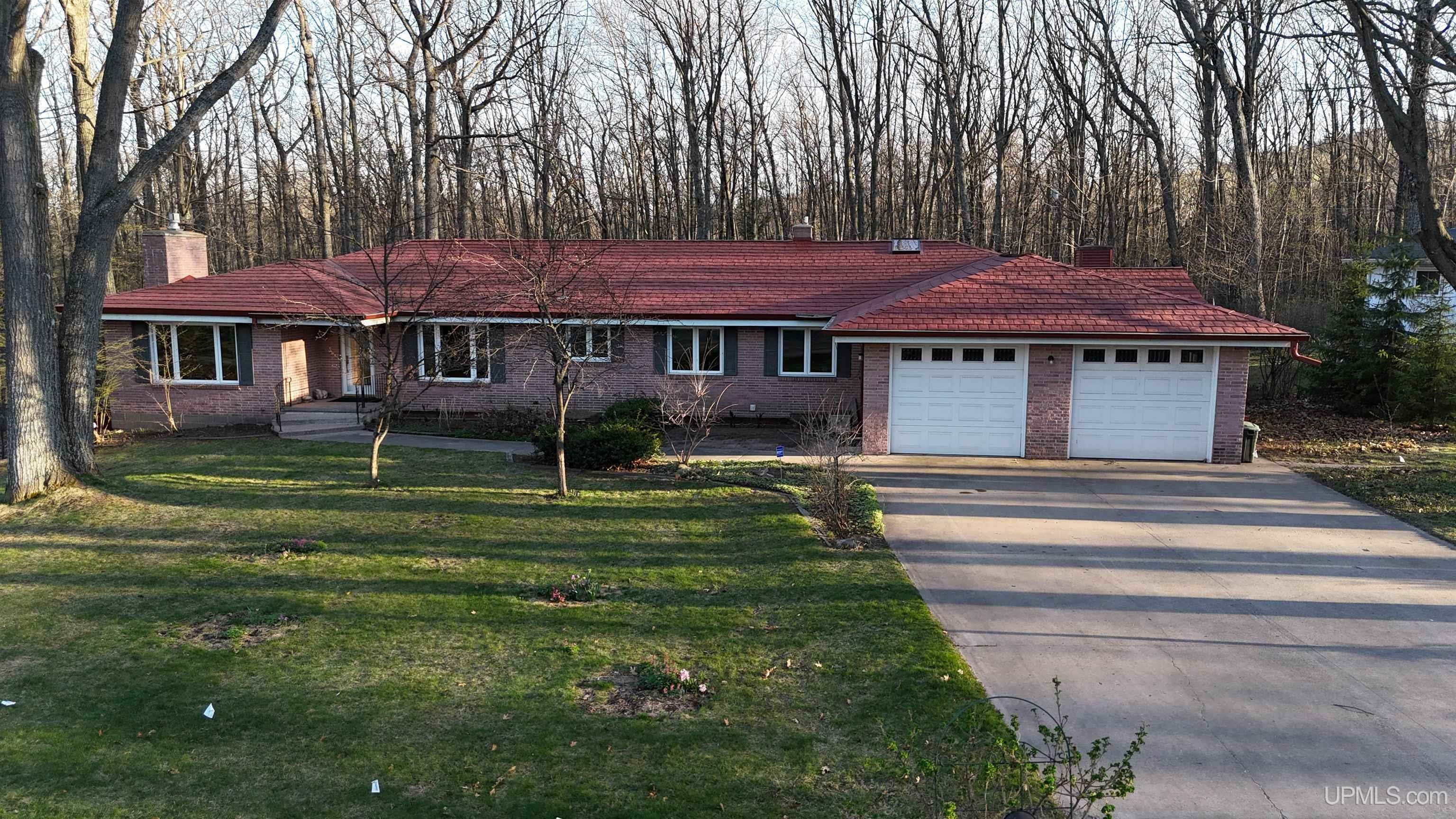 1002 Allouez Road  Marquette MI 49855 photo