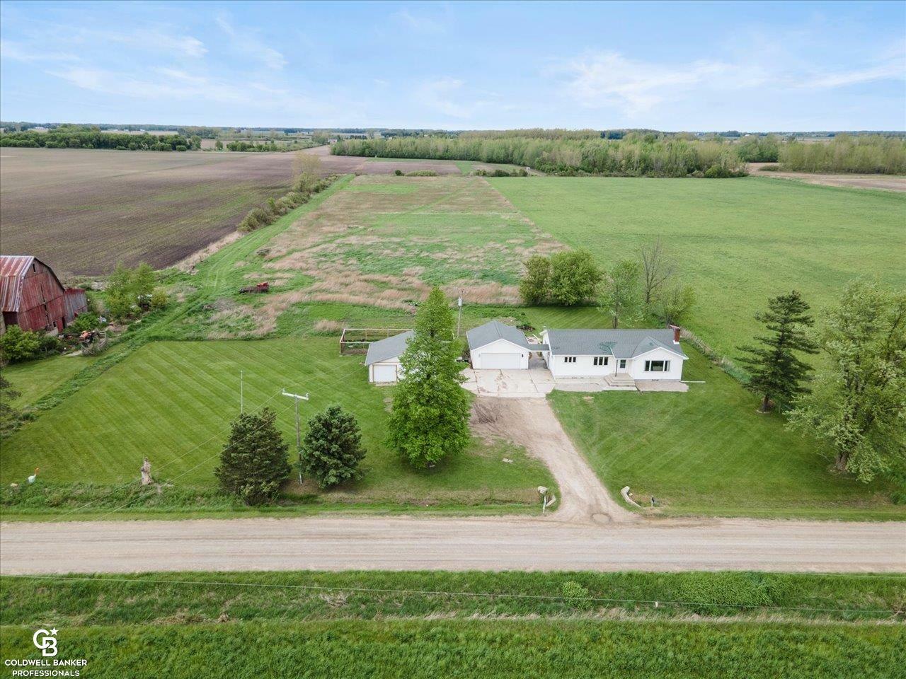 Property Photo: 903 E Burns Line Road MI 48454