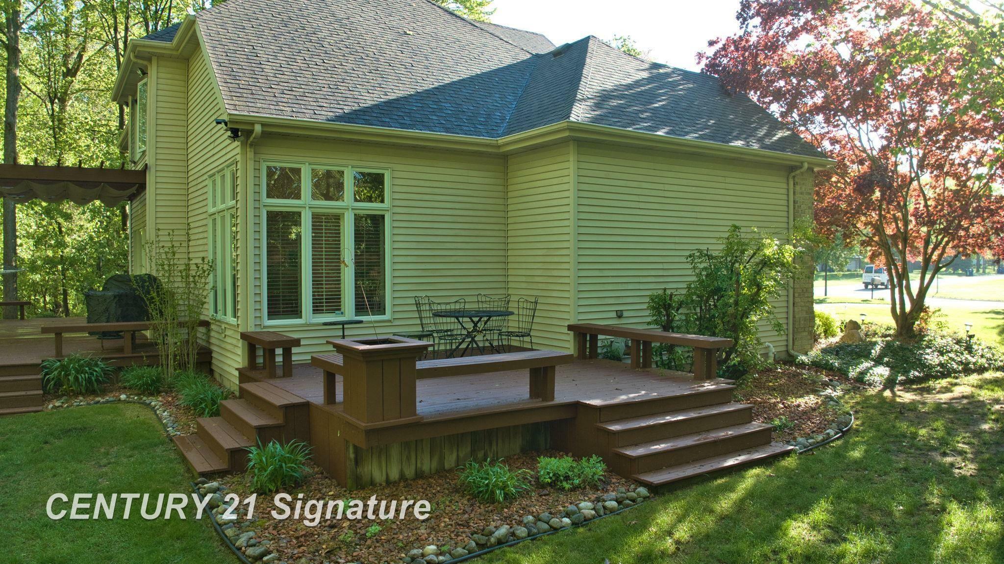 Property Photo: 1802 W Lake Circle Drive MI 48609