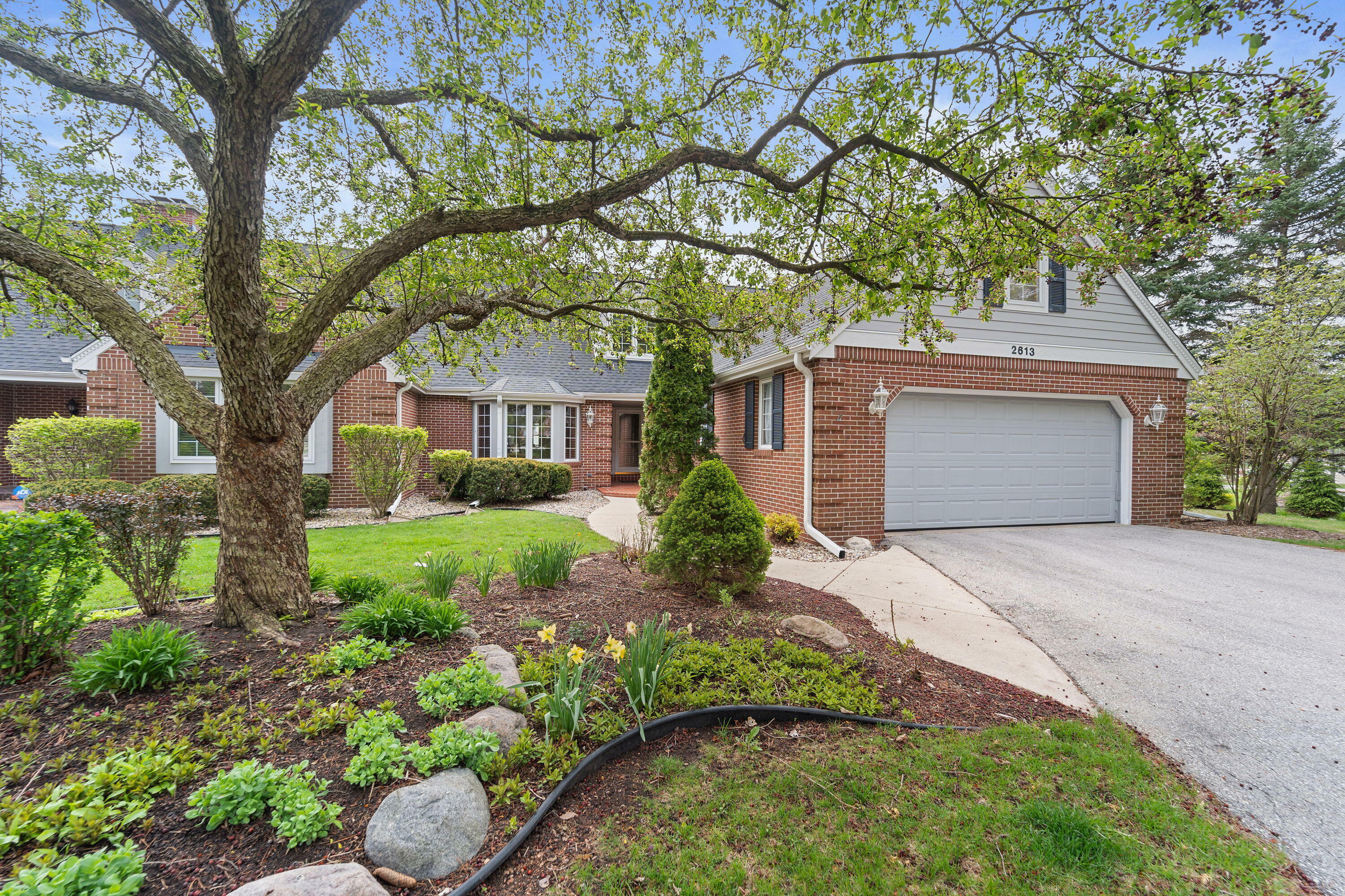 Property Photo: 2613 W Lake Vista Ct WI 53092