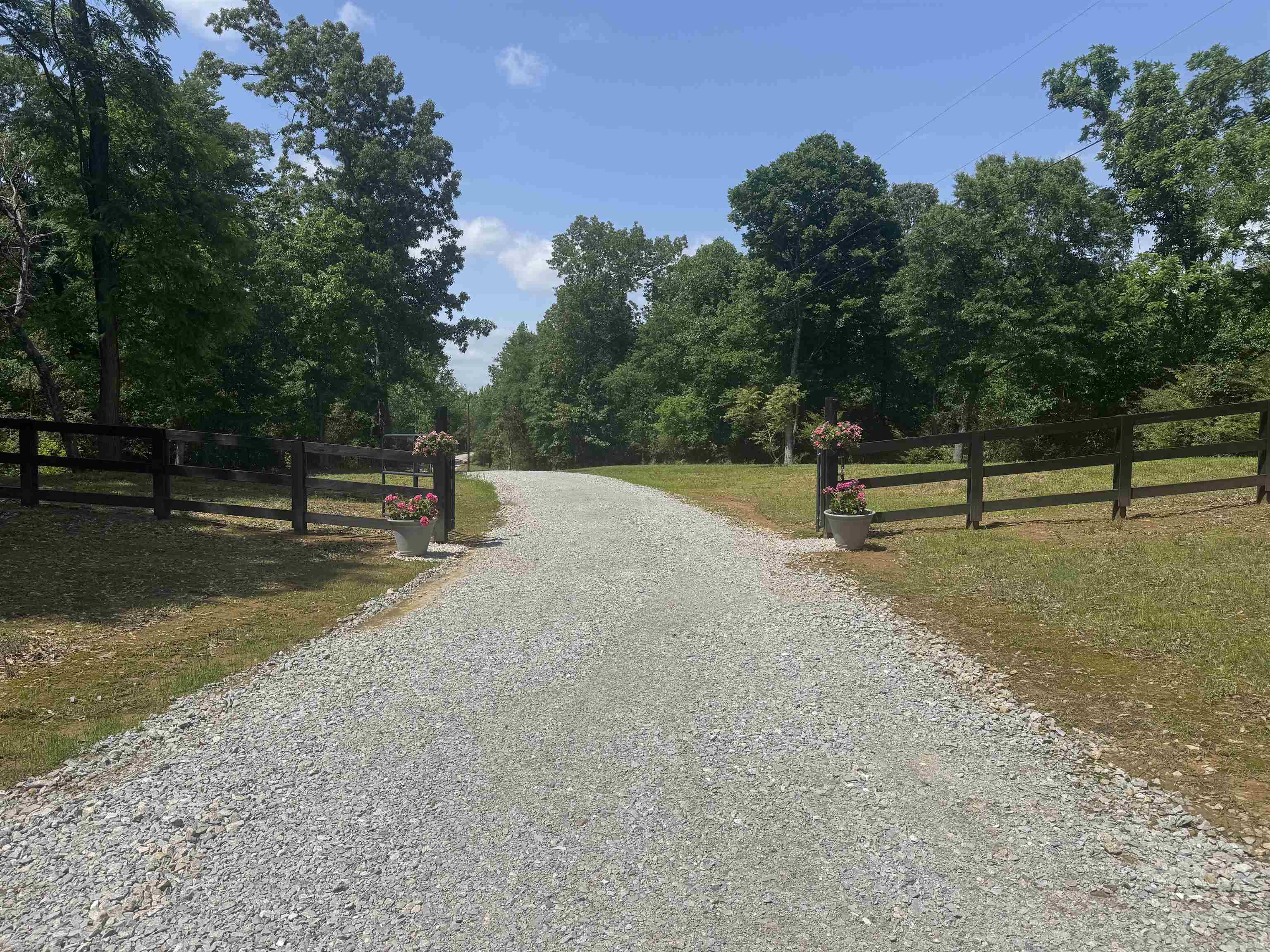 Property Photo: 2720 Donelson Dr TN 38028