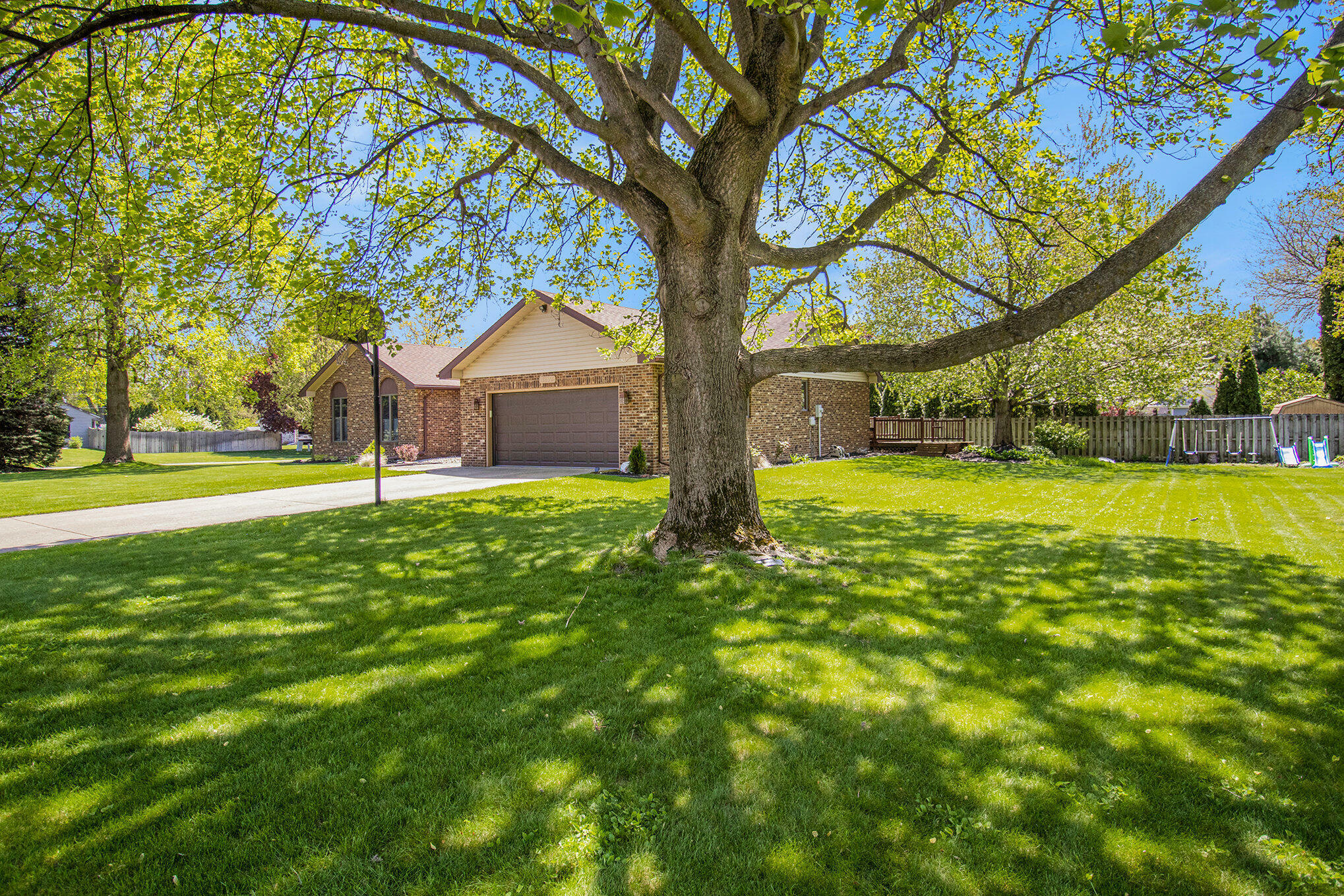 Property Photo: 1802 Williamsburg Drive MI 49127