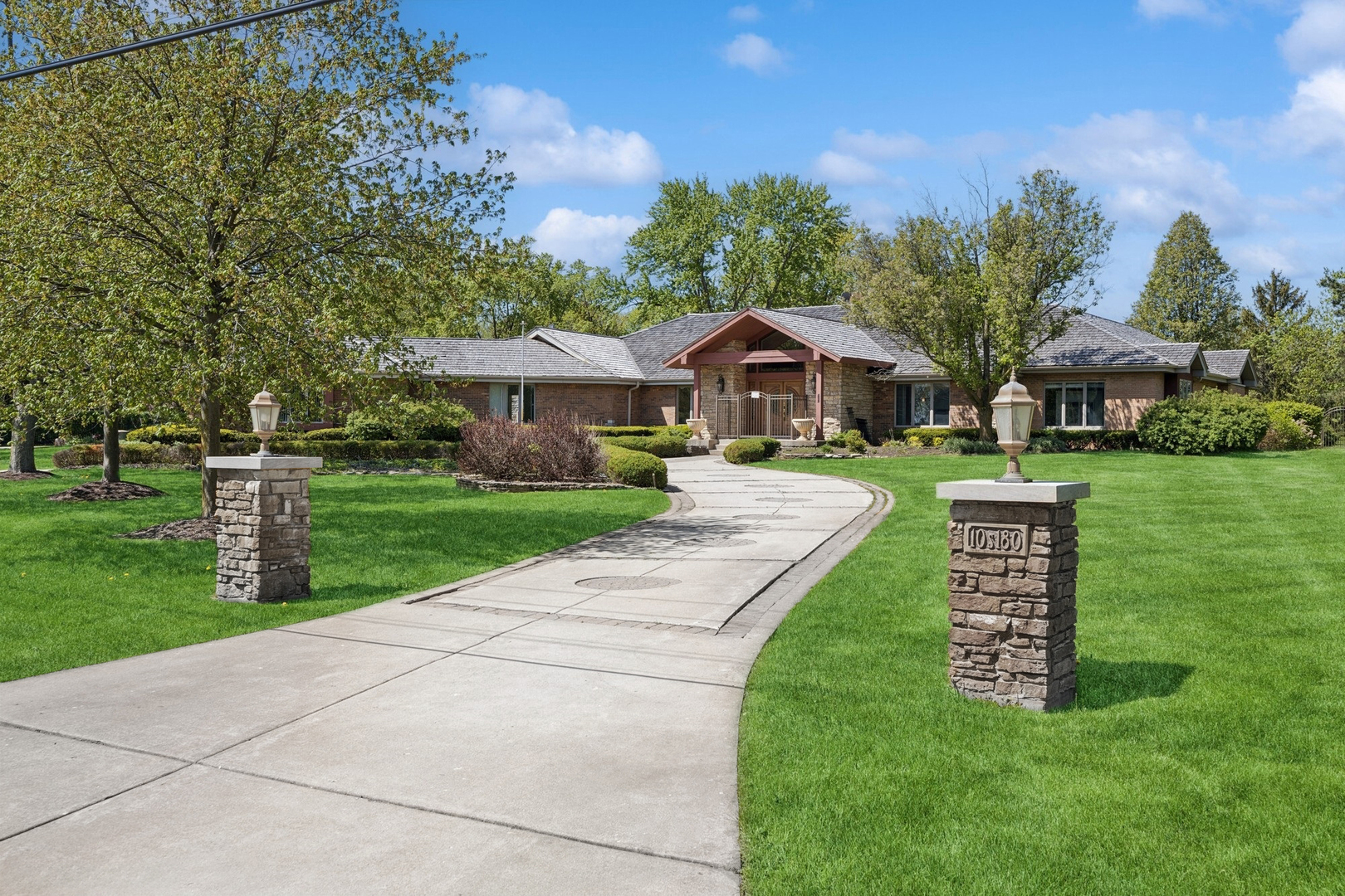 Property Photo: 10S180 Madison Street IL 60527