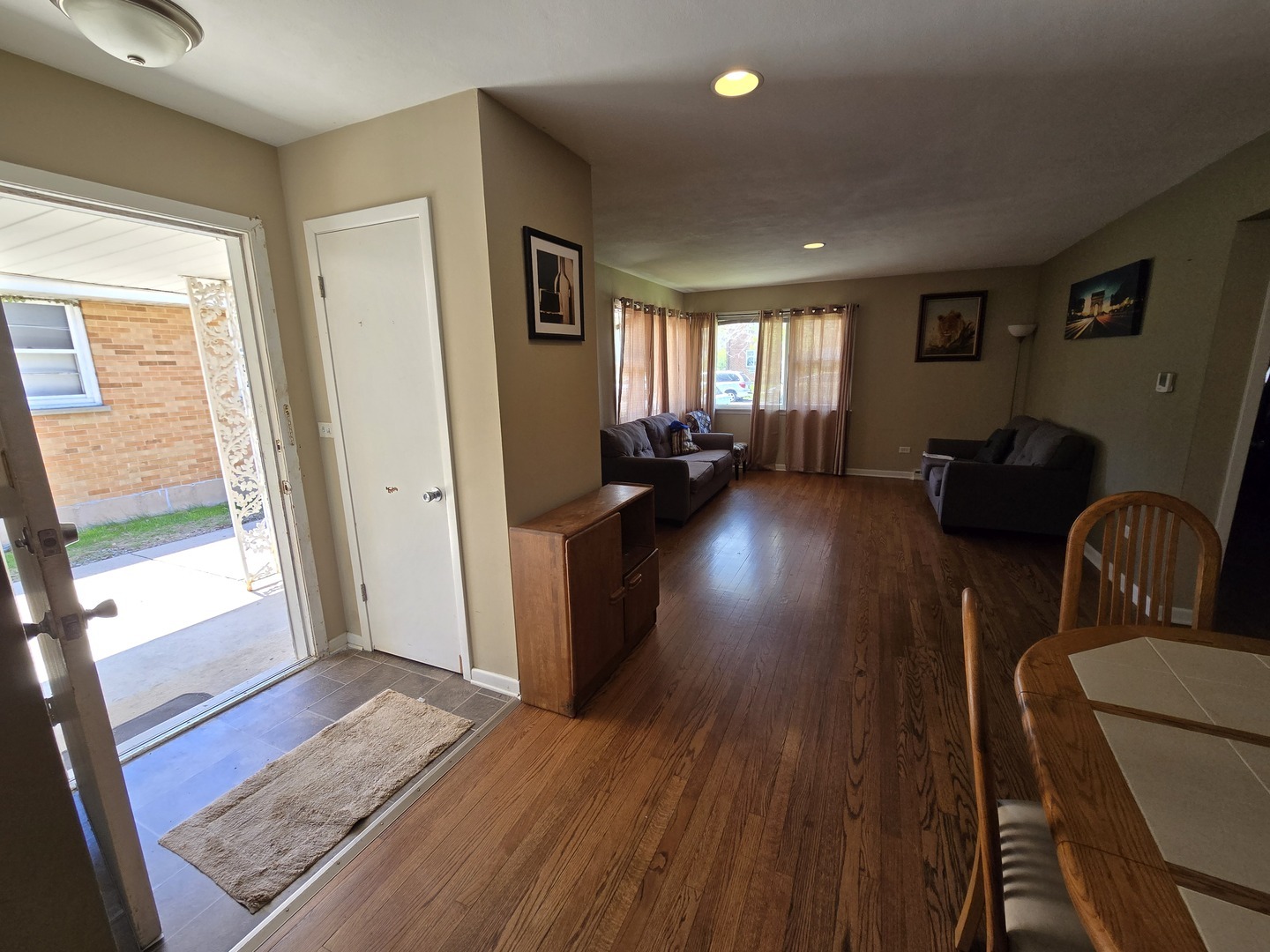 Property Photo: 2025 Linden Avenue IL 60087