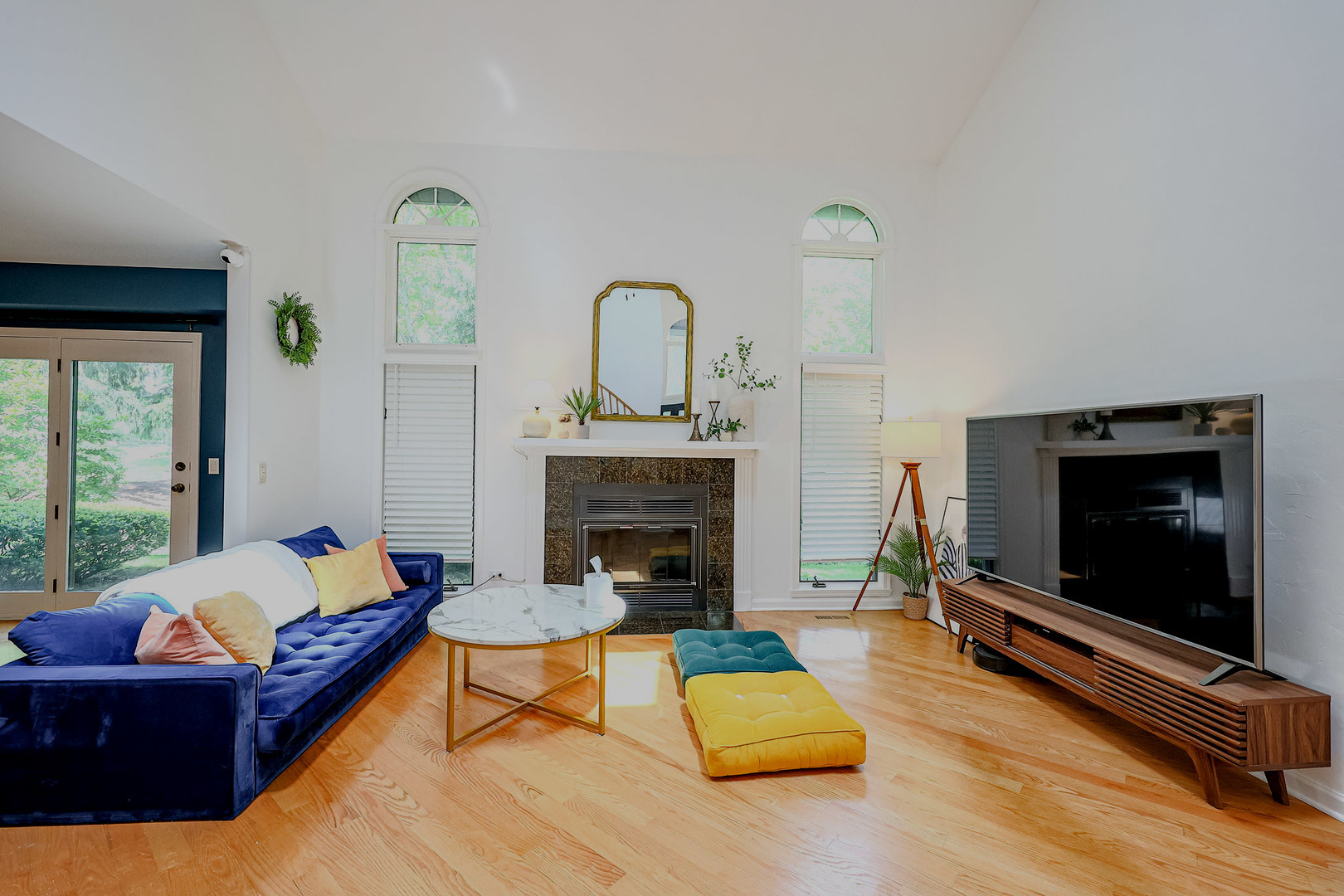 Property Photo: 1433 Picadilly Court IL 60056
