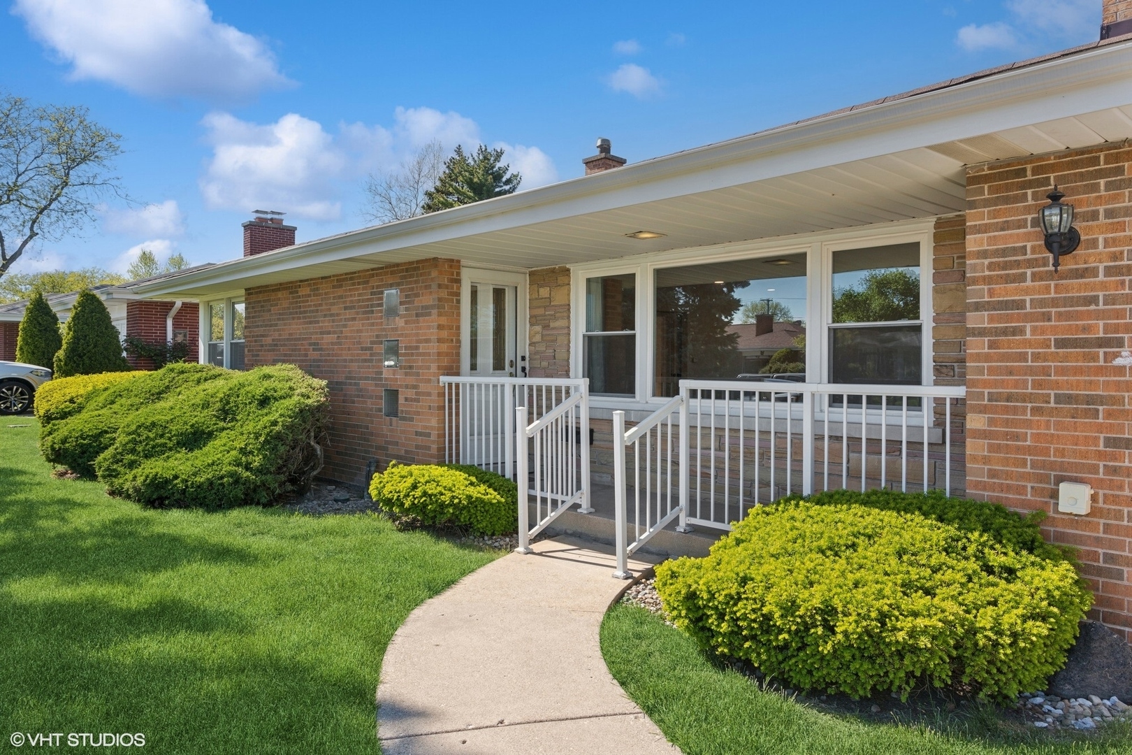 Property Photo: 6502 Palma Lane IL 60053