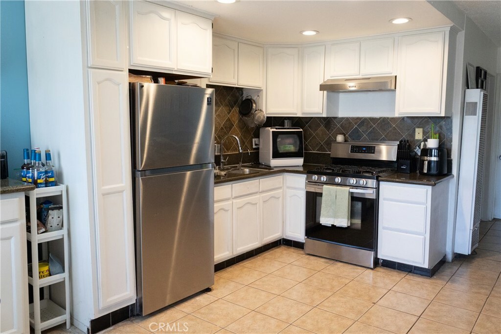 Property Photo:  3325 Santa Fe Avenue 110  CA 90810 