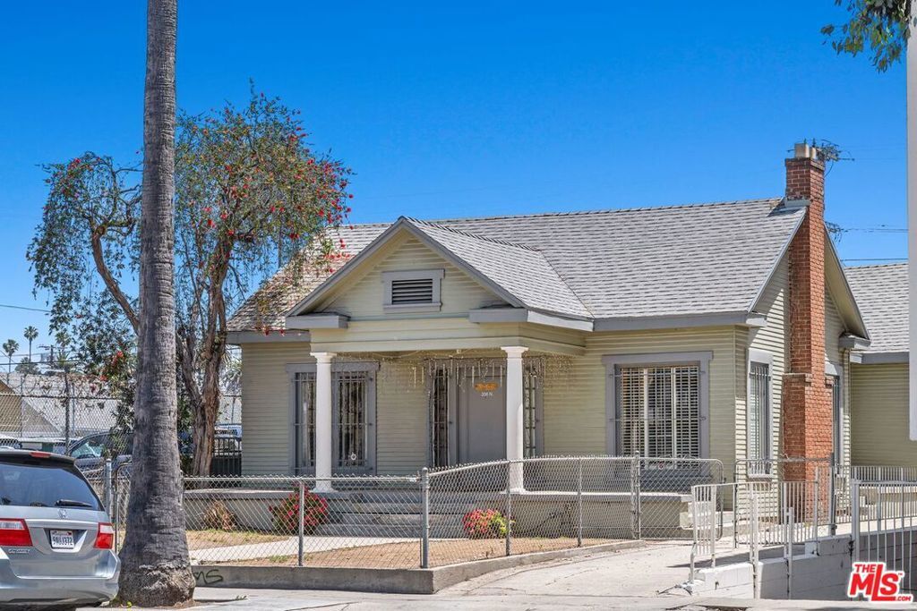 Property Photo:  206 N Oxford Avenue  CA 90004 