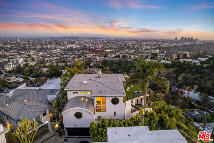 Property Photo:  1501 Viewsite Terrace  CA 90069 