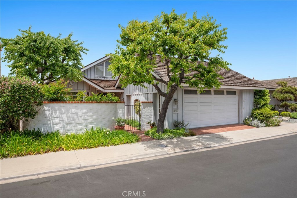 Property Photo: 2005 Yacht Resolute CA 92660