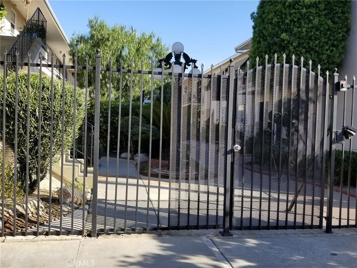 Property Photo:  1327 E Appleton Street 11  CA 90802 