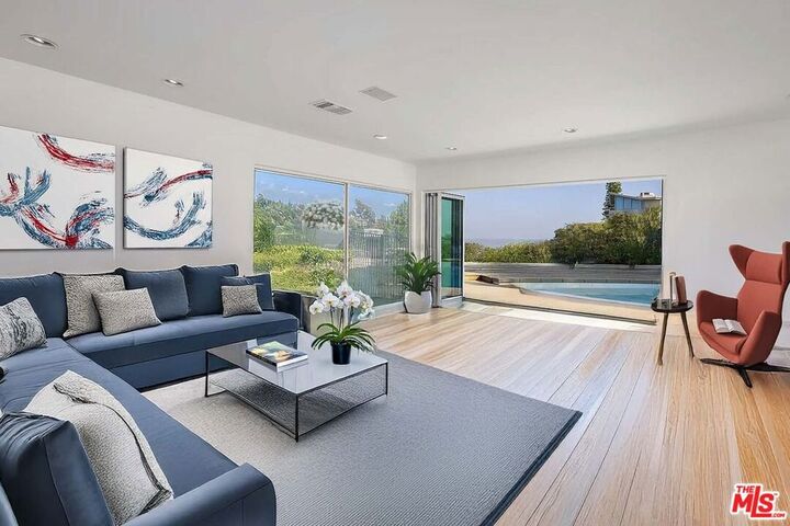 Property Photo:  1000 Stradella Road  CA 90077 