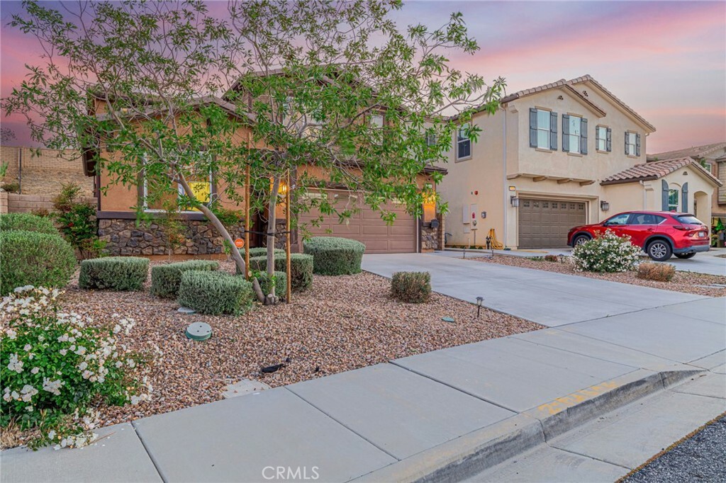 Property Photo: 2534 Mapleleaf Terrace CA 93551