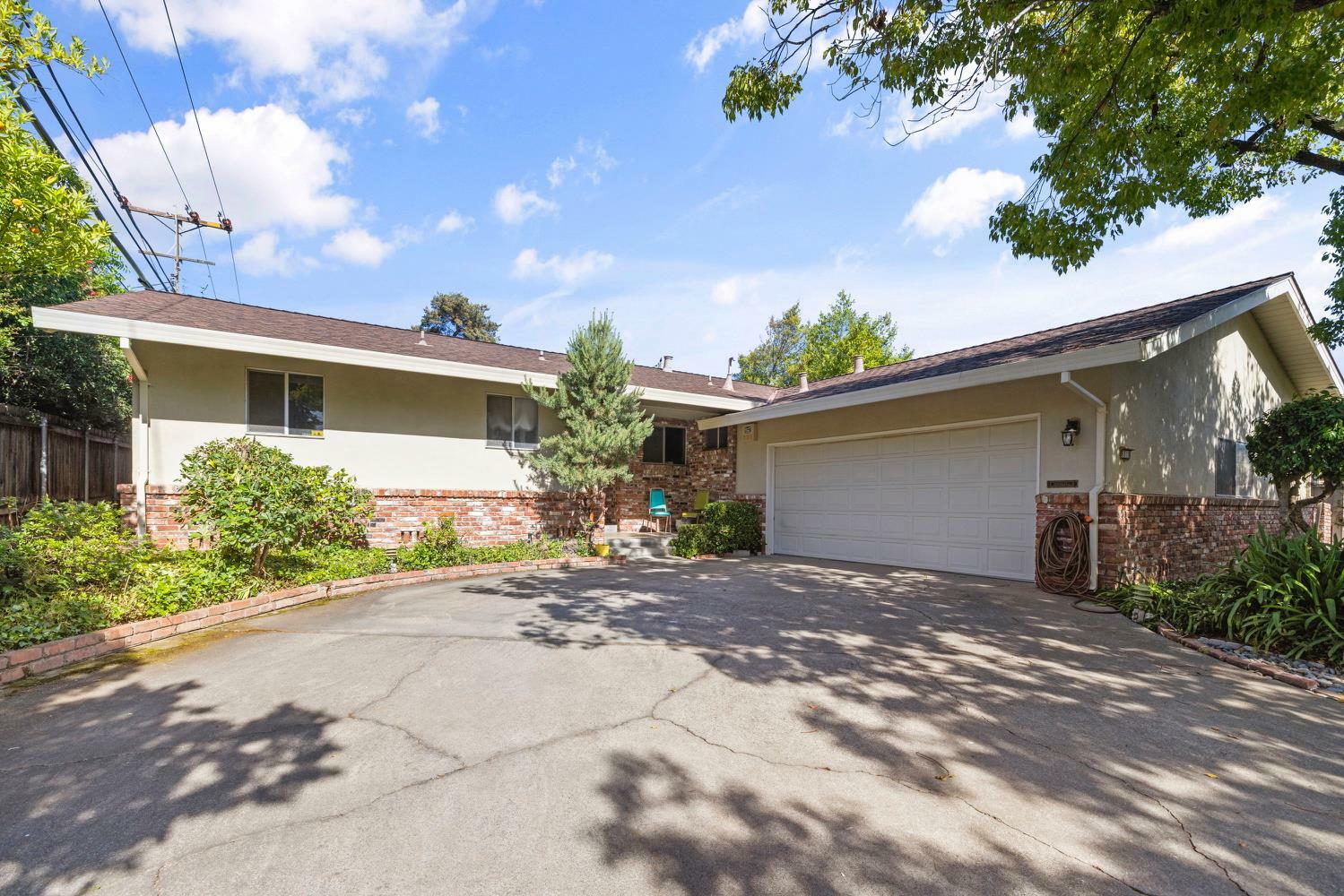 Property Photo: 6010 Holstein Way CA 95822