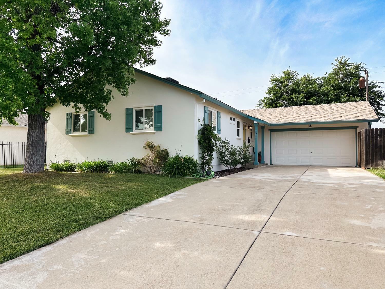 Property Photo: 2041 Berg Avenue CA 95822