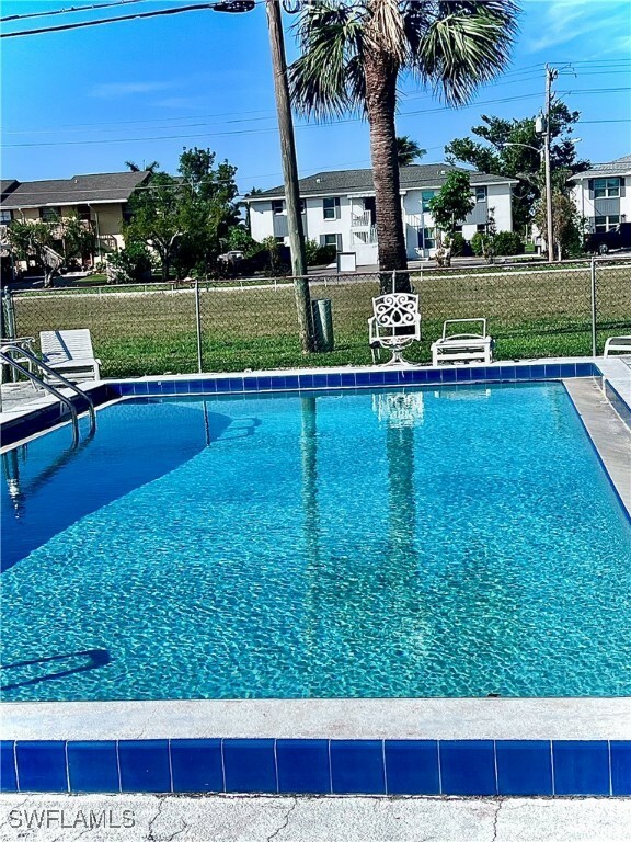 Property Photo:  423 Cape Coral Parkway W 103  FL 33914 