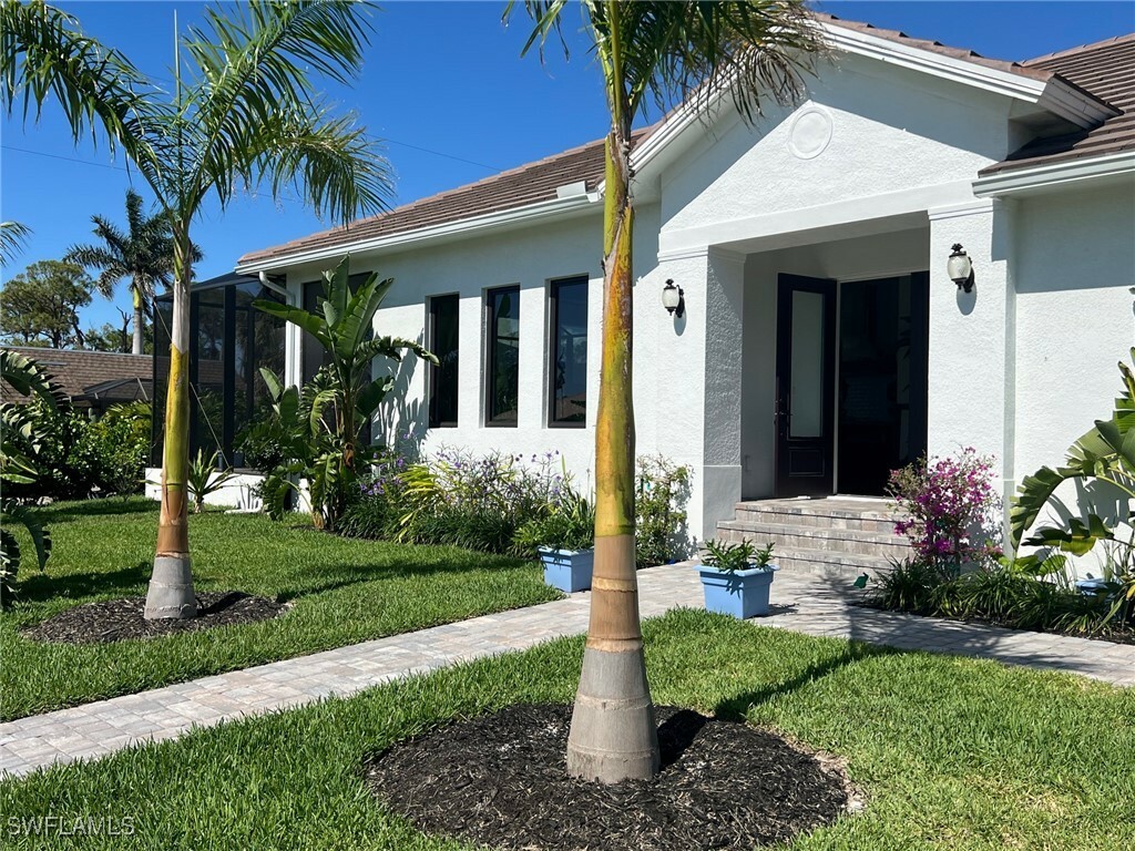 Property Photo: 548 5th Avenue FL 34145
