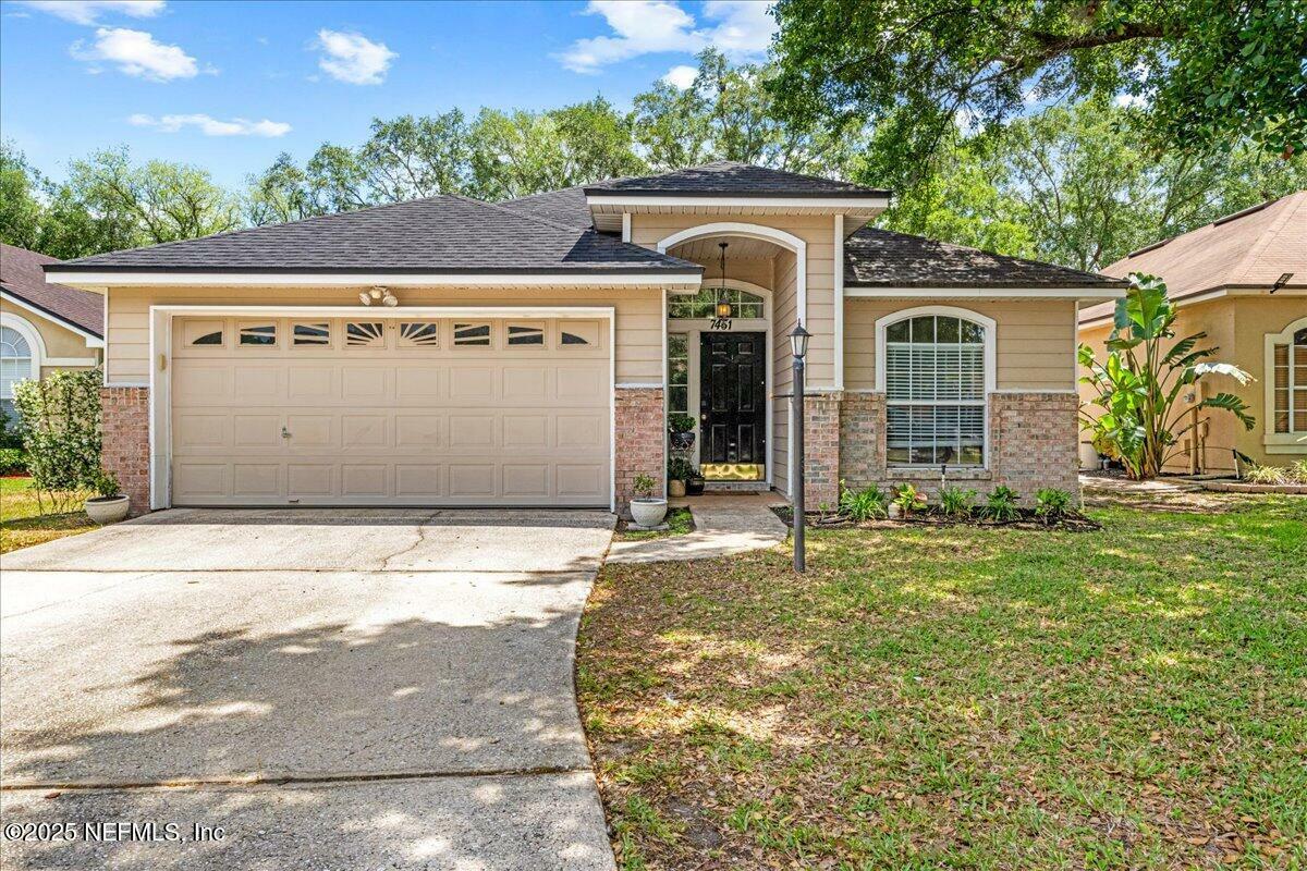 Property Photo: 7461 Carriage Side Court FL 32256