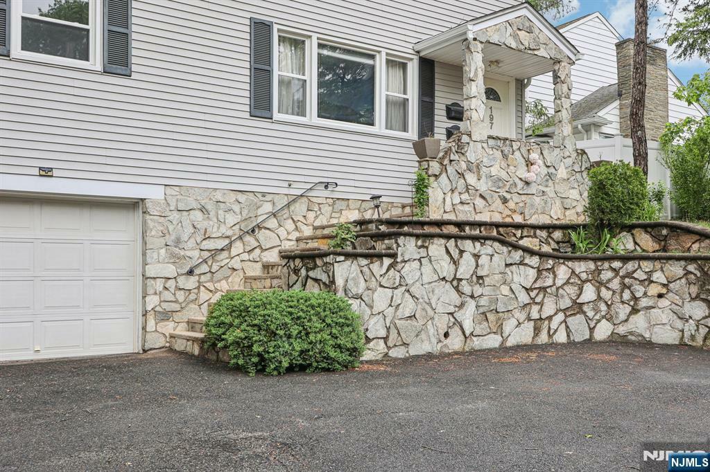 Property Photo:  197 Parkway  NJ 07607 