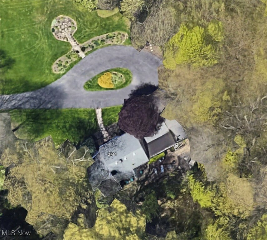 Property Photo: 3711 Sampson Road OH 44505