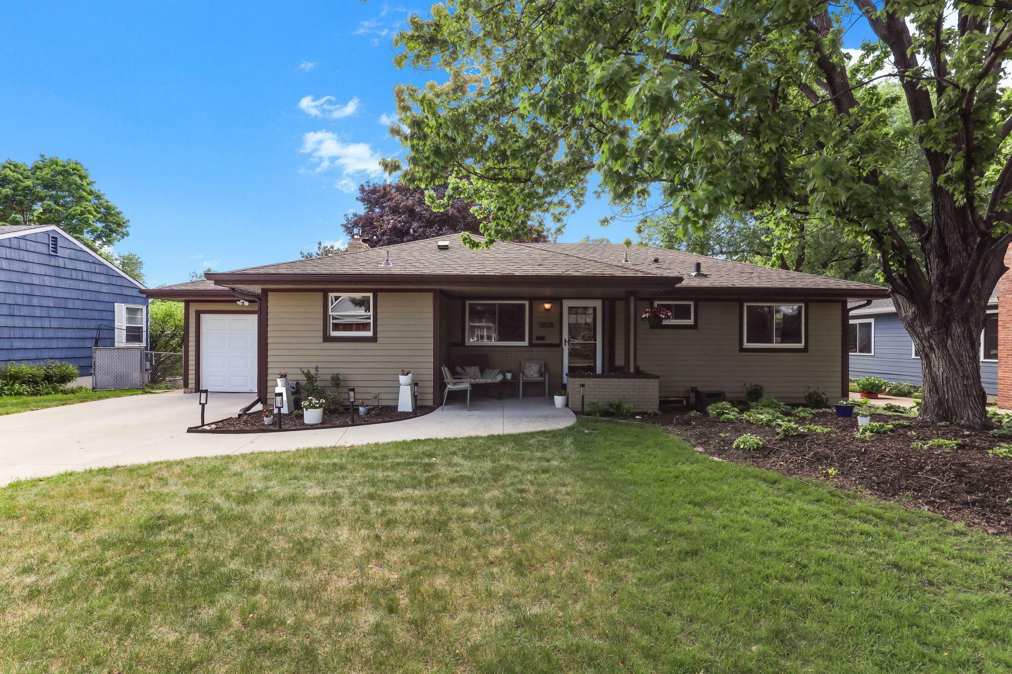 5828 Beard Avenue S  Edina MN 55410 photo