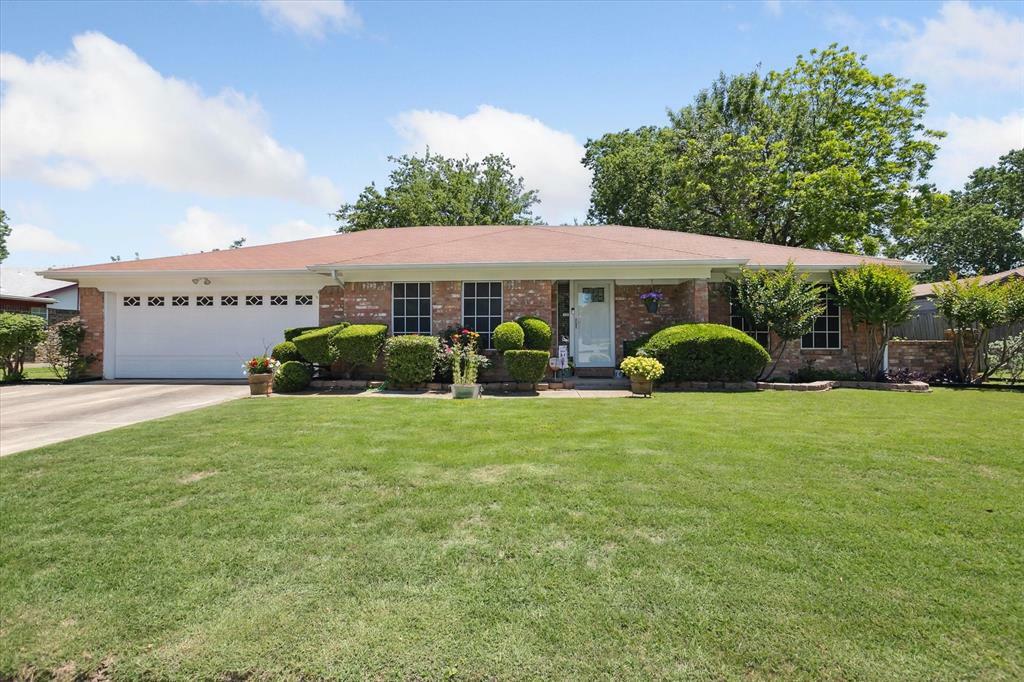Property Photo: 7108 Stonybrooke Drive TX 76182