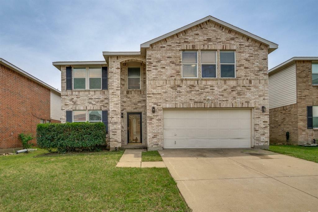 Property Photo: 3921 German Pointer Way TX 76123